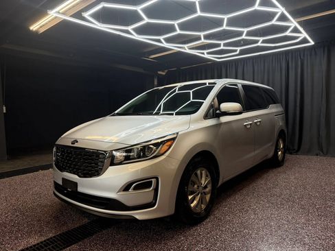 Used 2019 Kia Sedona LX FWD image 2