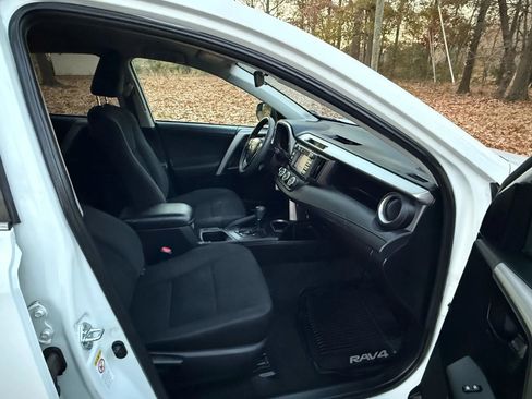 Used 2017 Toyota RAV4 LE image 10