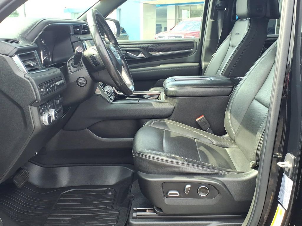 Used 2021 GMC Yukon XL Denali w/ Denali Premium Package AWD/4WD image 10