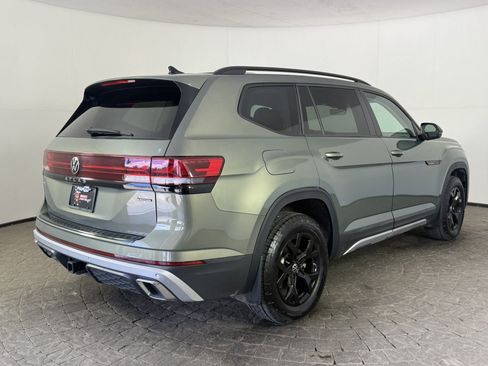 Used 2025 Volkswagen Atlas Peak Edition SE AWD/4WD image 9