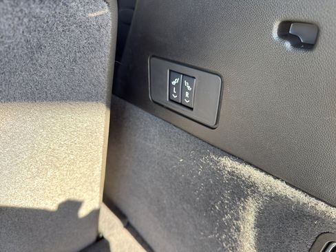 Used 2025 Cadillac XT6 Luxury image 31