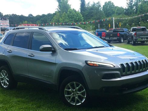 Used 2016 Jeep Cherokee Latitude w/ Comfort/Convenience Group AWD/4WD image 8