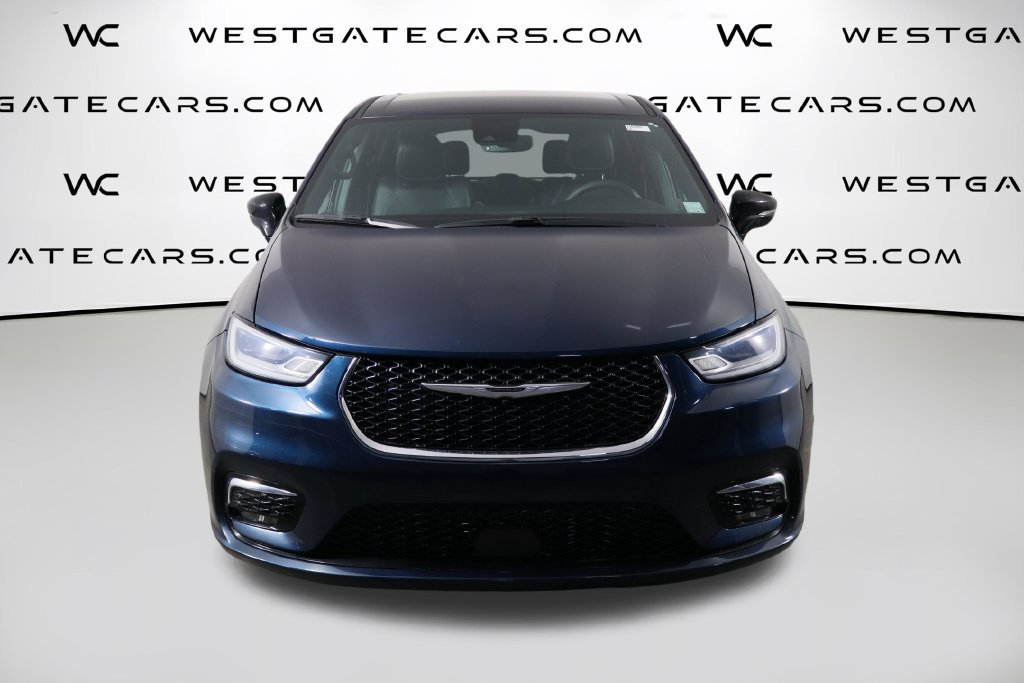 Used 2025 Chrysler Pacifica Select FWD image 2