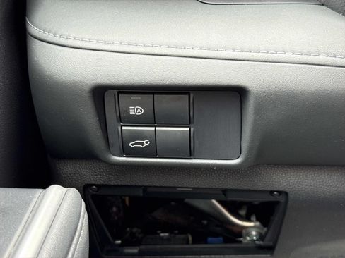 Used 2021 Toyota Highlander XLE AWD/4WD image 18
