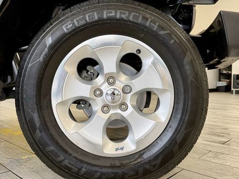 Used 2014 Jeep Wrangler Unlimited Sahara w/ Dual Top Group AWD/4WD image 18