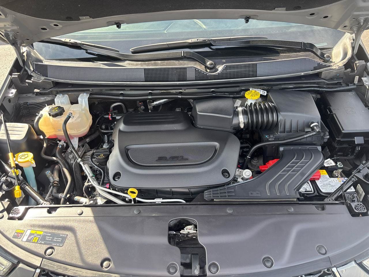 Used 2025 Chrysler Pacifica Select FWD image 36