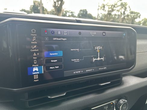 New 2025 Jeep Gladiator Sport image 25