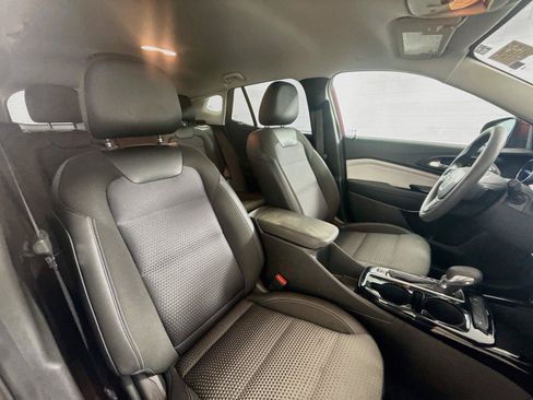 Used 2025 Chevrolet Trax LT FWD image 15