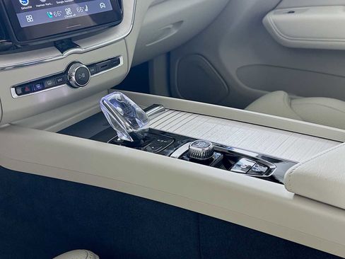 New 2026 Volvo XC60 B5 Ultra w/ Climate Package PRO image 16