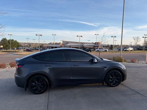 Used 2021 Tesla Model Y Long Range image 8
