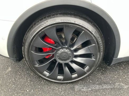 Used 2022 Tesla Model Y Performance image 9