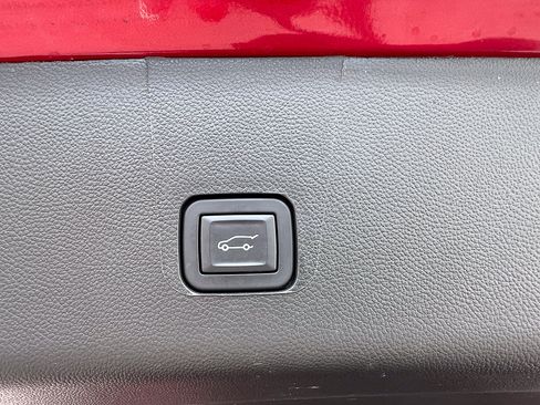 Used 2023 Chevrolet Traverse LT AWD/4WD image 9