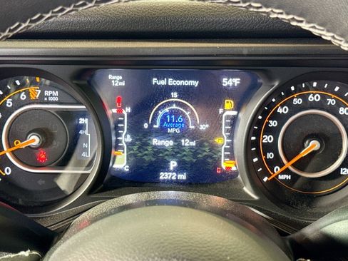 Used 2025 Jeep Gladiator Sport image 12