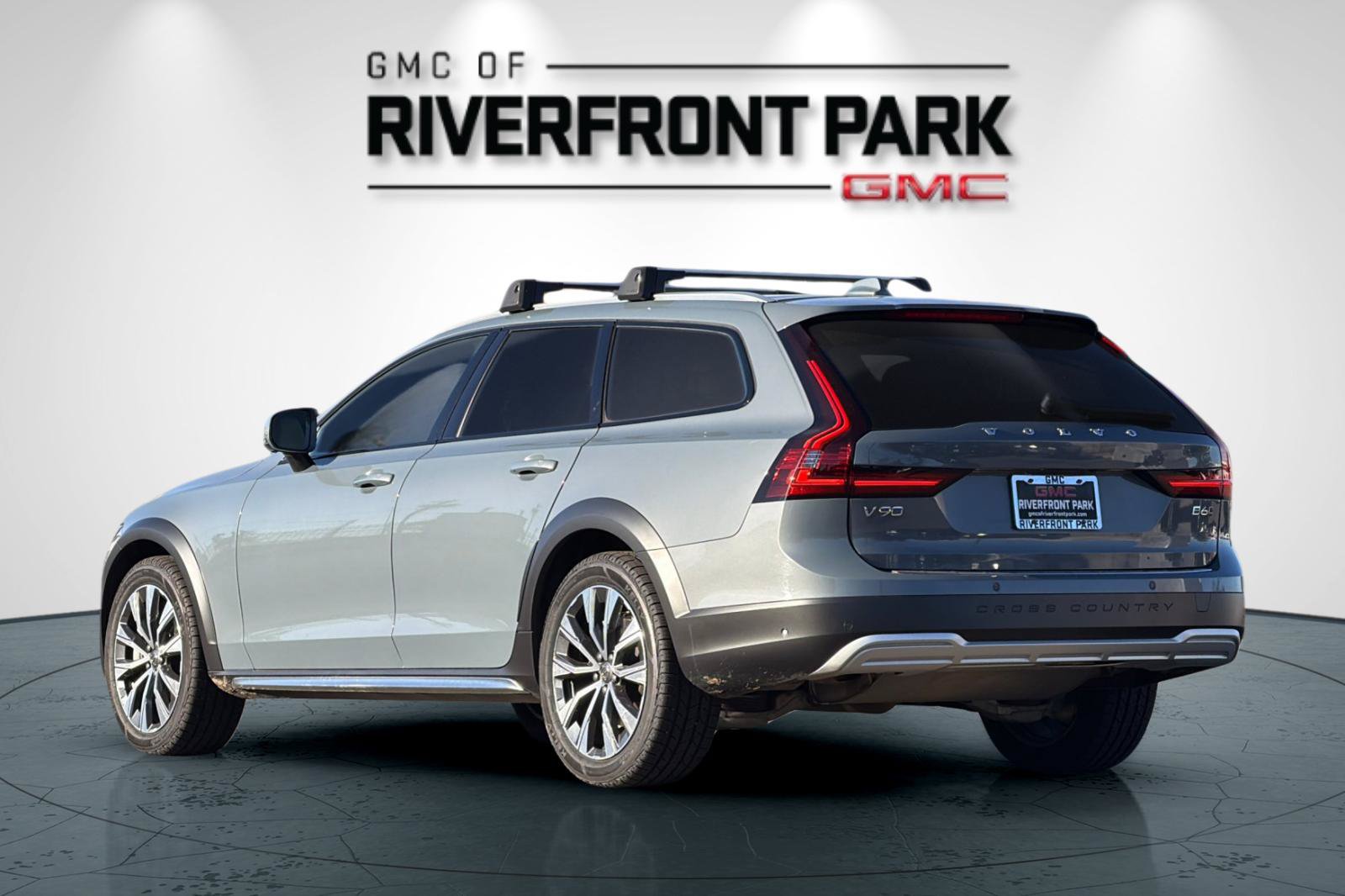 Used 2022 Volvo V90 B6 Cross Country AWD/4WD image 5