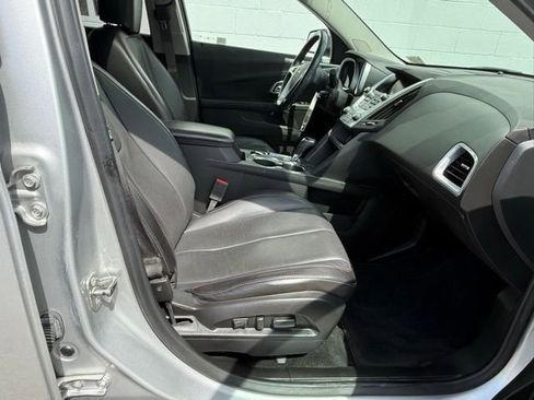 Used 2017 Chevrolet Equinox Premier w/ Enhanced Convenience Package FWD image 16