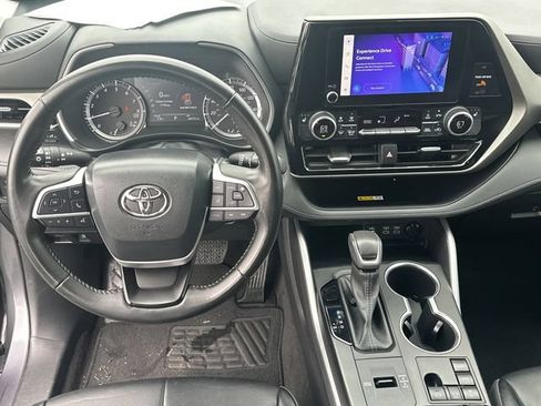 Used 2023 Toyota Highlander XLE FWD image 7