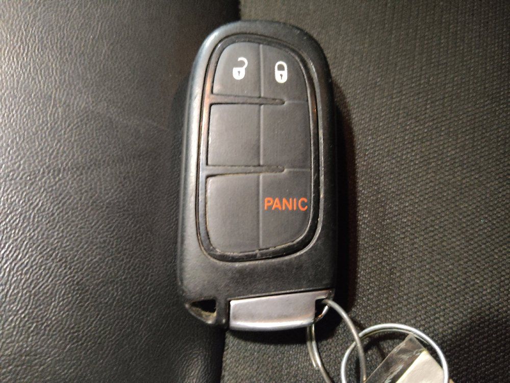 Used 2020 Jeep Cherokee Latitude Plus FWD image 32