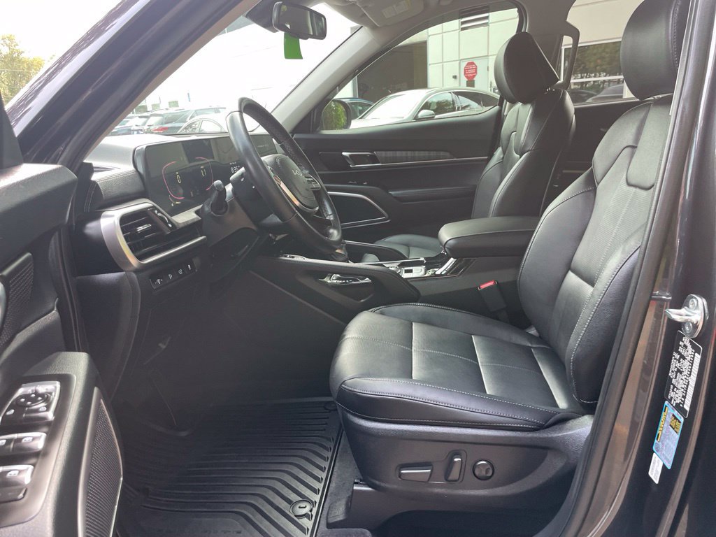Used 2025 Kia Telluride EX w/ EX Captain's Chair Package AWD/4WD image 22