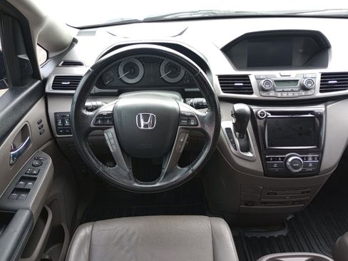 Used 2016 Honda Odyssey Touring Elite image 9