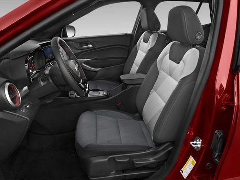 Used 2025 Chevrolet Trax RS w/ Sunroof Package FWD image 10