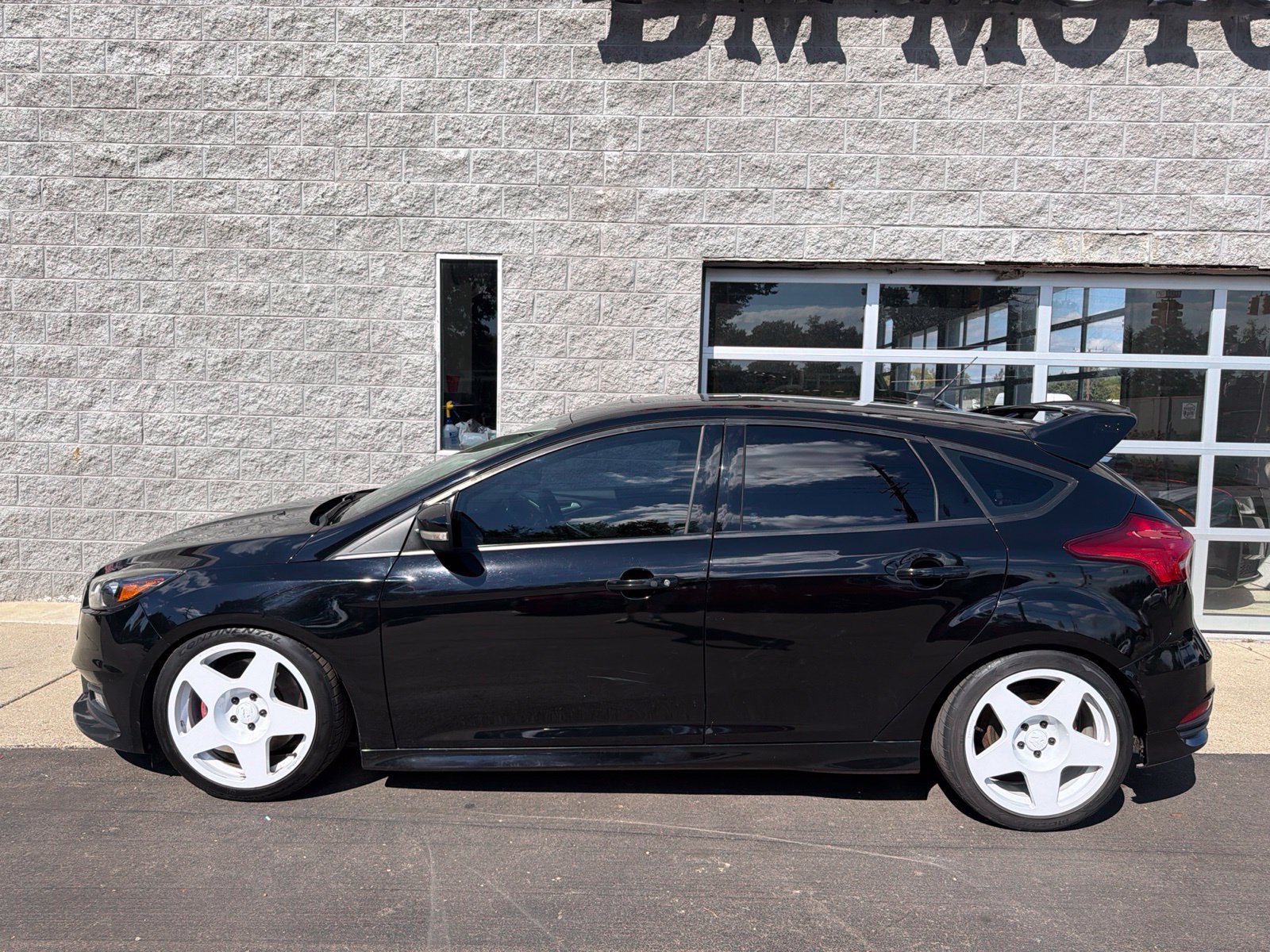 Used 2018 Ford Focus ST w/ Equipment Group 401A FWD image 3