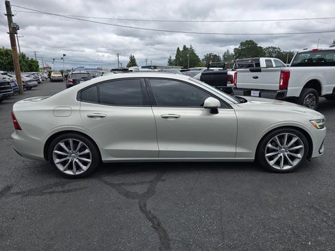 Used 2019 Volvo S60 T5 Momentum w/ Multimedia Package FWD image 6
