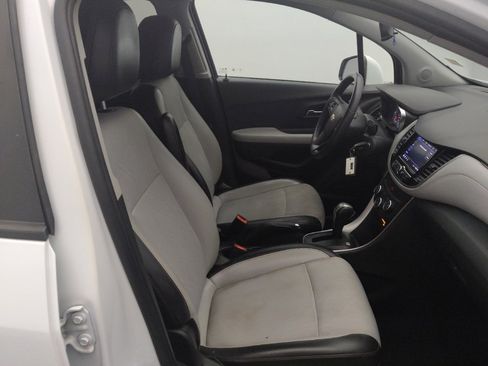 Used 2021 Chevrolet Trax LT FWD image 21