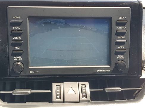 Used 2021 Toyota RAV4 XLE Premium image 31