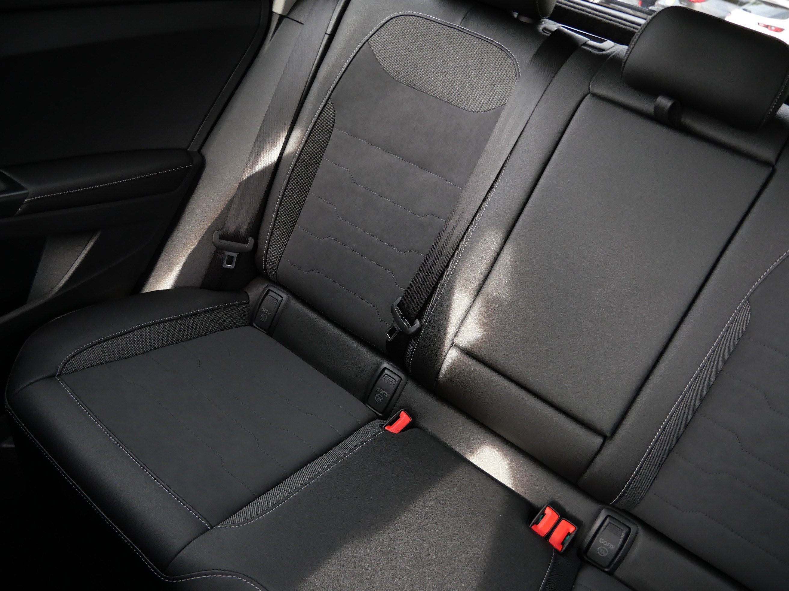 Certified 2025 Volkswagen Taos SE AWD/4WD image 12