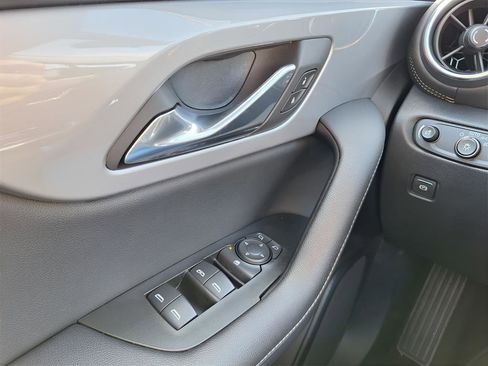 Used 2025 Chevrolet Blazer LT image 17