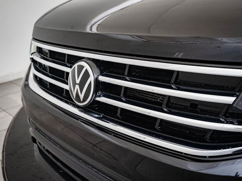 Used 2022 Volkswagen Tiguan SE image 3
