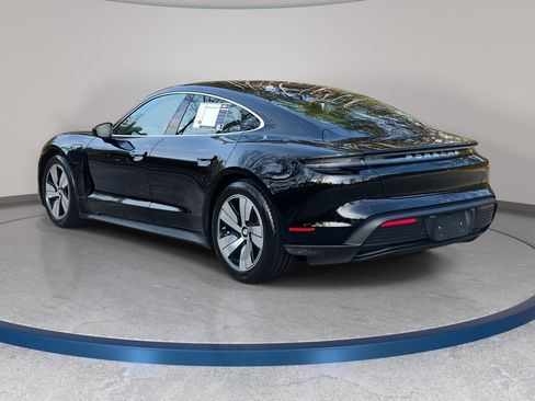 Used 2021 Porsche Taycan image 6