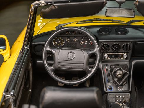 Used 1992 Alfa Romeo Spider Veloce image 23