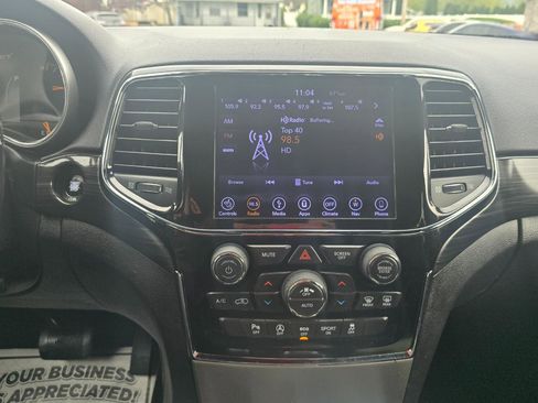 Used 2019 Jeep Grand Cherokee Altitude AWD/4WD image 9
