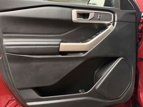 Used 2022 Ford Explorer XLT image 11