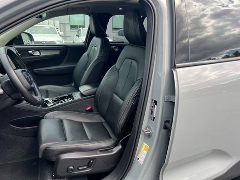 Certified 2025 Volvo XC40 B5 Plus AWD/4WD image 11