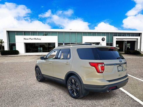 Used 2018 Ford Explorer XLT w/ Equipment Group 202A image 6