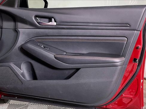 Used 2021 Nissan Altima 2.5 SR w/ SR Premium Package image 23