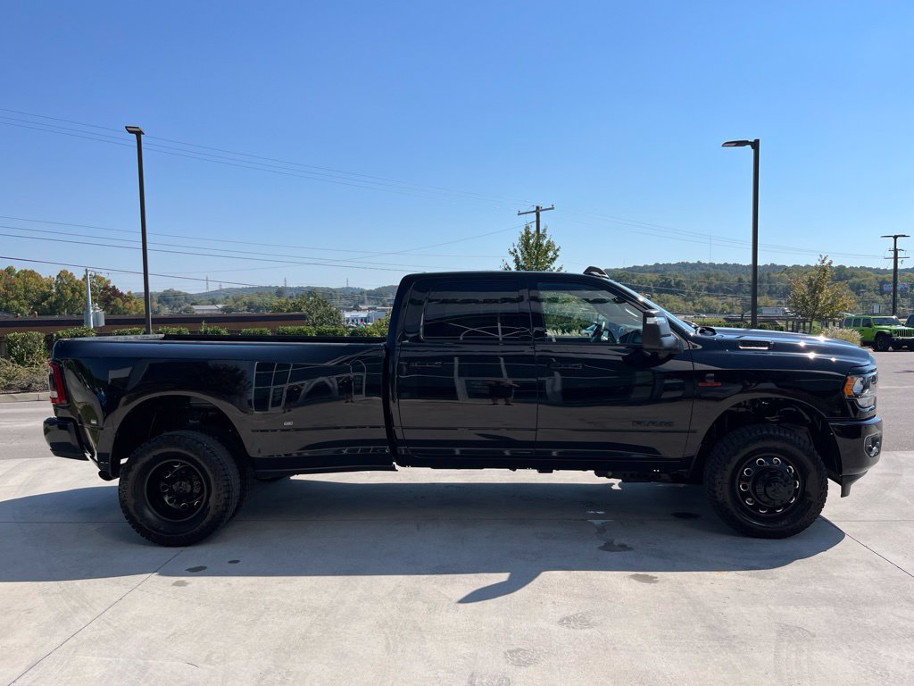 Used 2024 RAM 3500 Big Horn w/ Night Edition AWD/4WD image 22