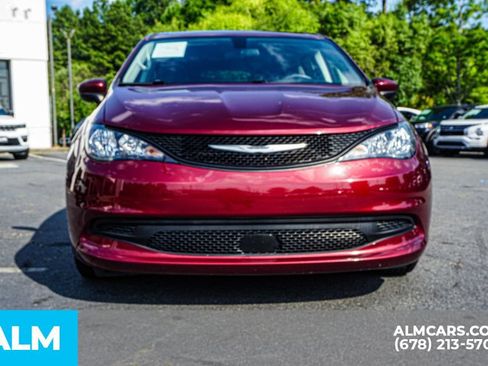 Used 2022 Chrysler Voyager LX FWD image 9