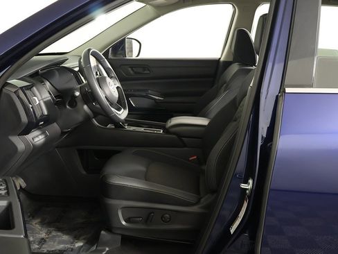 Used 2024 Nissan Pathfinder SV image 25