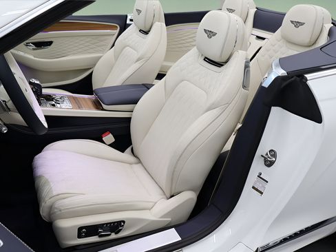 New 2026 Bentley Continental GTC AWD/4WD image 15