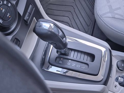 Used 2013 Ford Fiesta SE FWD image 32