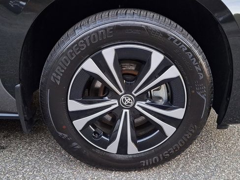 Certified 2025 Toyota bZ4X FWD image 8