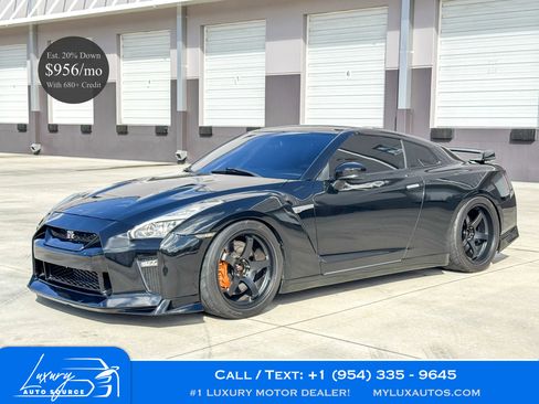 Used 2012 Nissan GT-R Premium image 1
