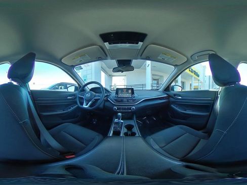 Used 2025 Nissan Altima 2.5 SV image 41