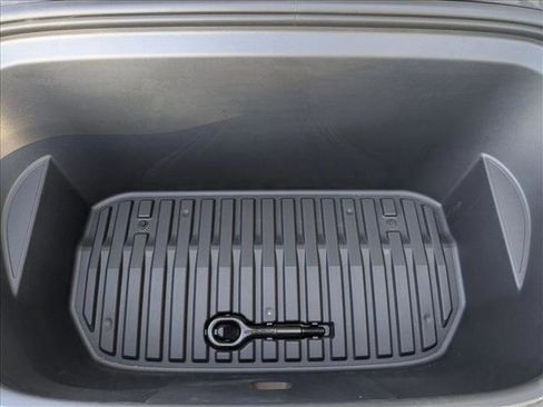 Used 2022 Tesla Model Y Long Range image 25