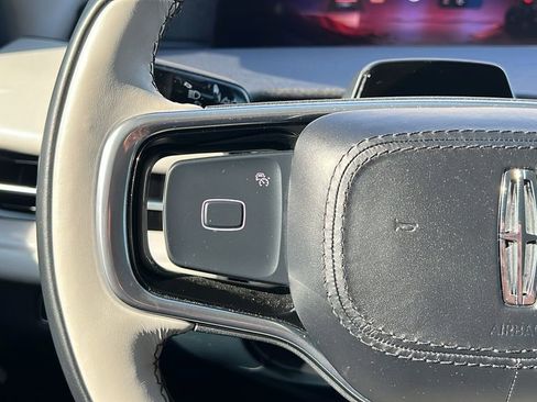 Certified 2025 Lincoln Navigator Reserve image 23