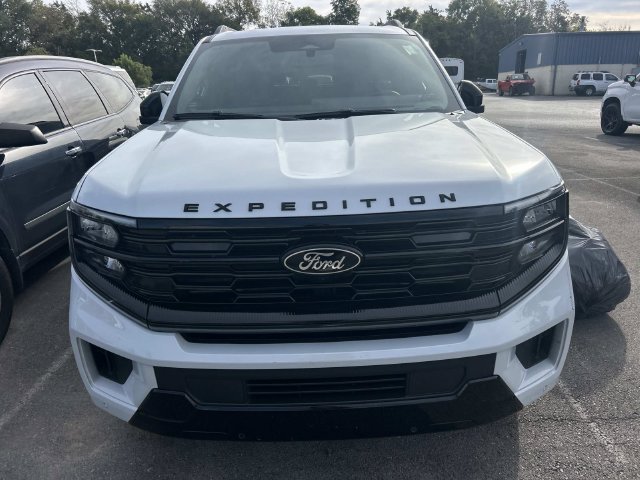 Used 2025 Ford Expedition Max Platinum w/ Stealth Appearance Package AWD/4WD image 2