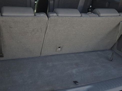 Used 2019 Toyota Highlander XLE image 10